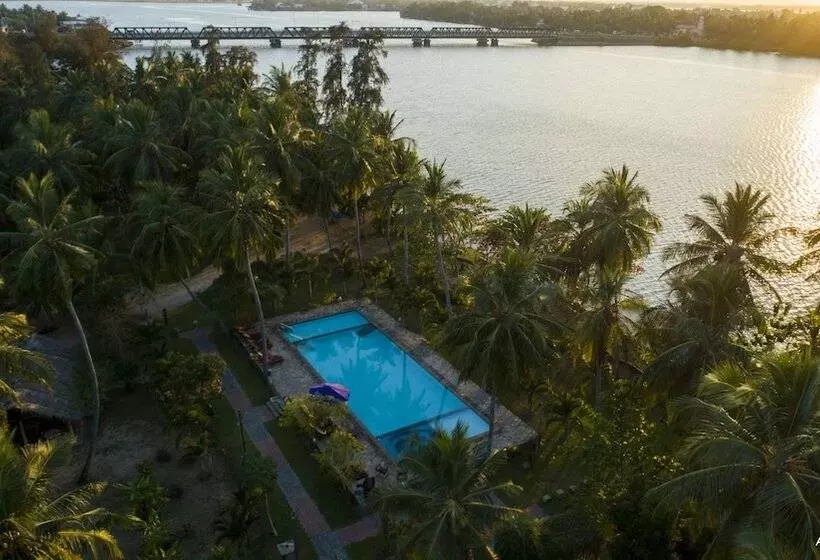 فندق Riviera Resort