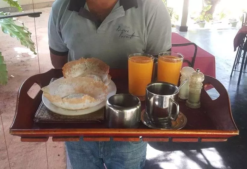 فندق Riviera Resort