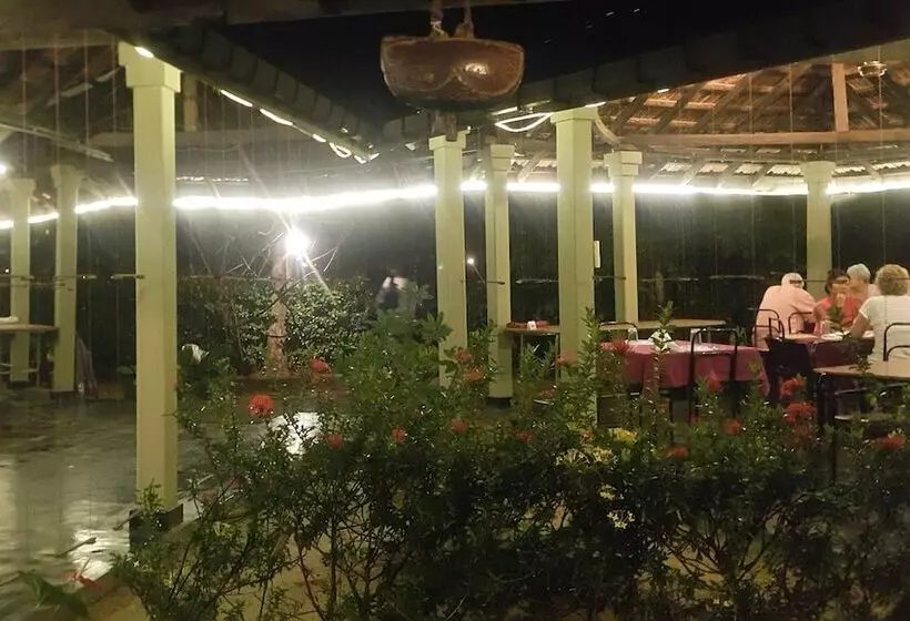 فندق Riviera Resort