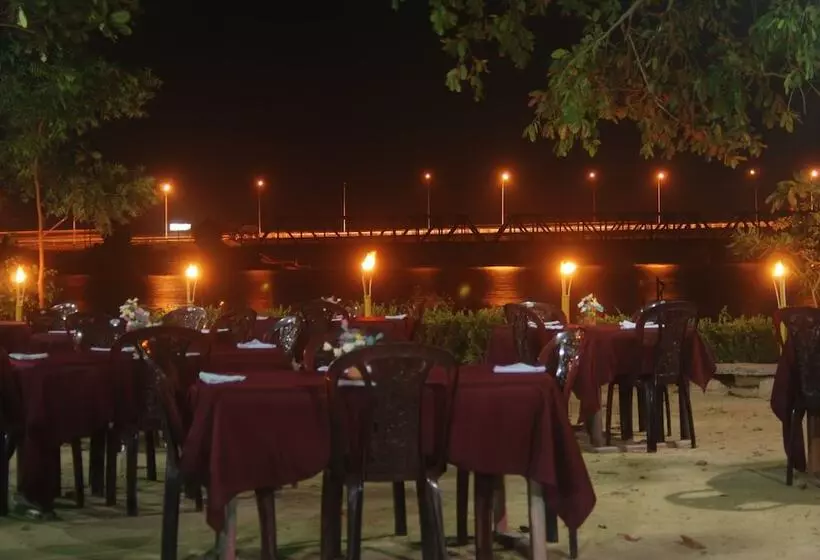 فندق Riviera Resort