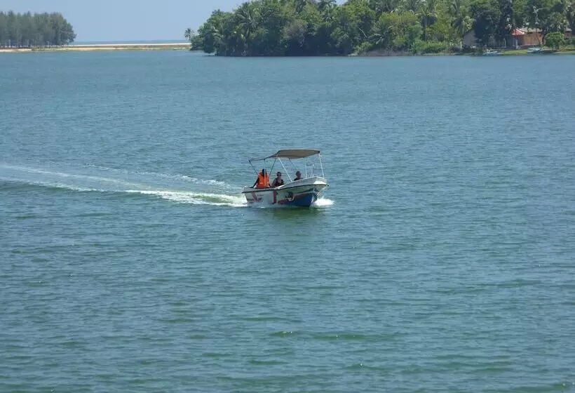 فندق Riviera Resort