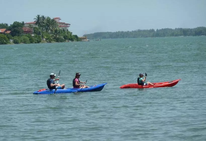 فندق Riviera Resort