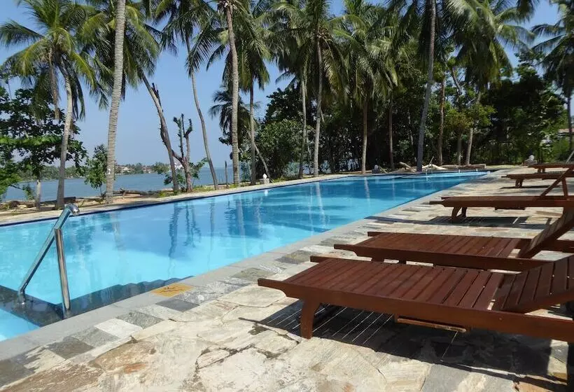 فندق Riviera Resort