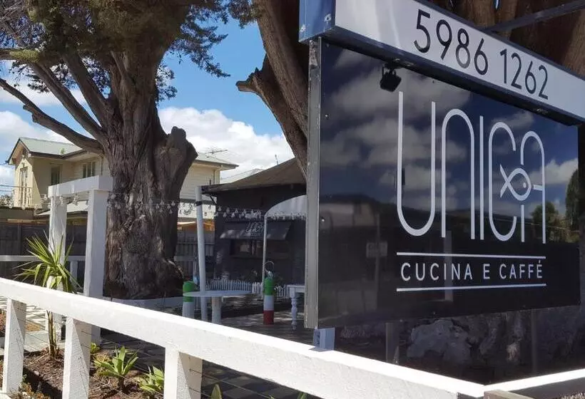 Peninsula Beach Motel