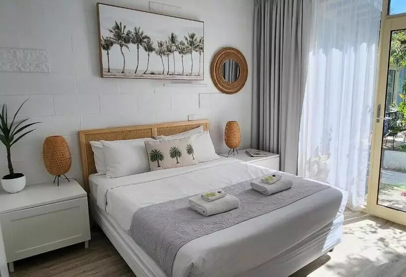 Peninsula Beach Motel