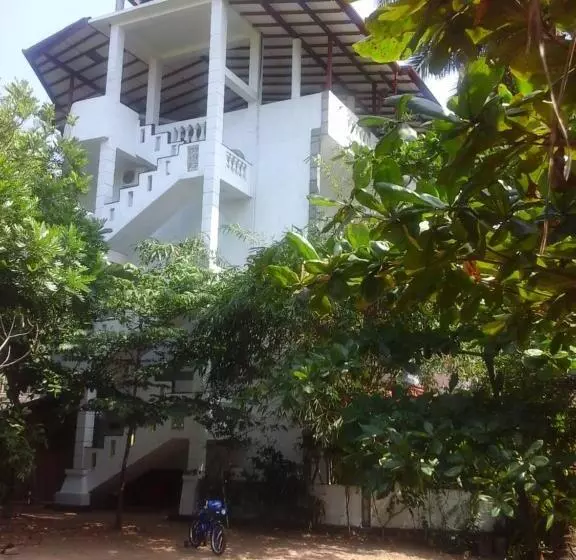 Пансион Peacock Wings Guest