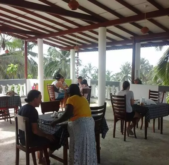 Пансион Peacock Wings Guest