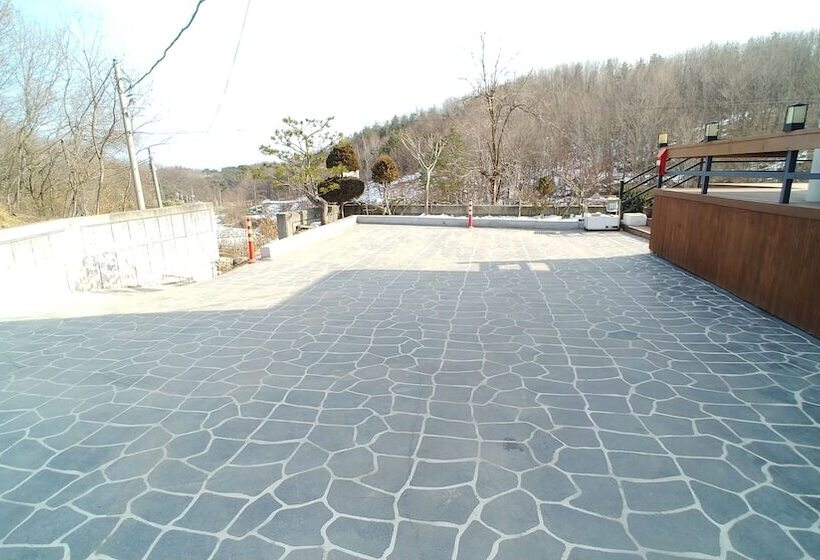 פנסיון Starrynights