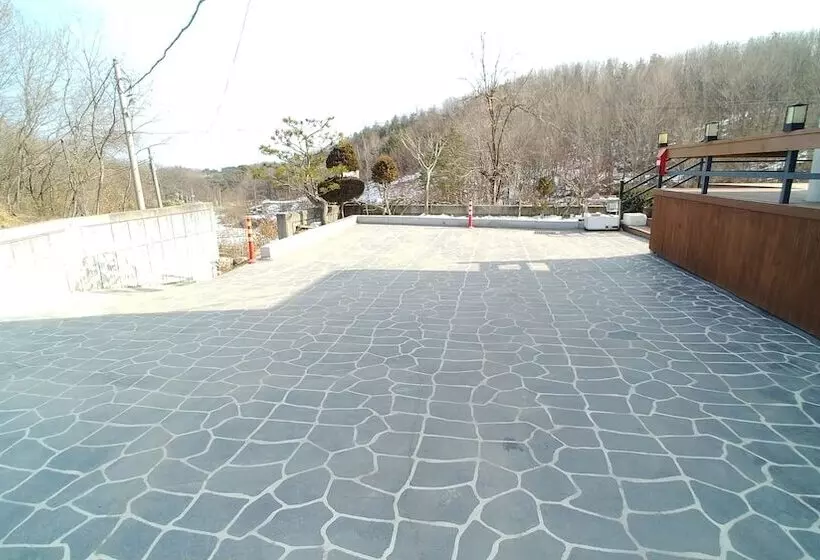 פנסיון Starrynights