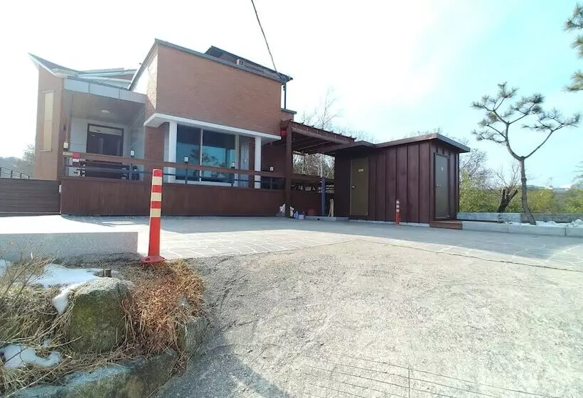 פנסיון Starrynights