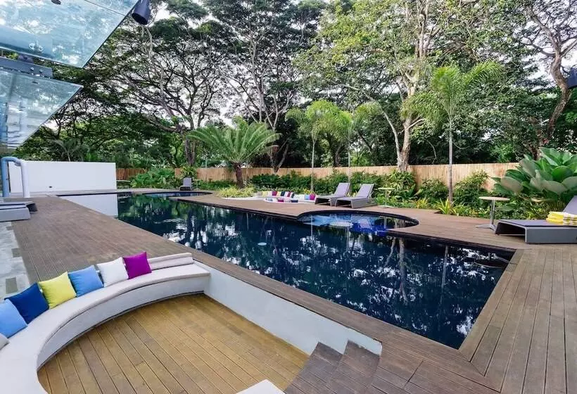 Hotel Canvas Boutique