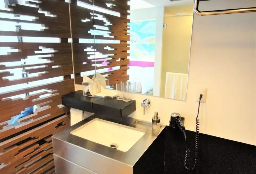 Hotel Canvas Boutique