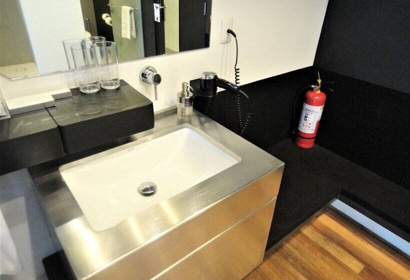 בית מלון כפרי Canvas Boutique