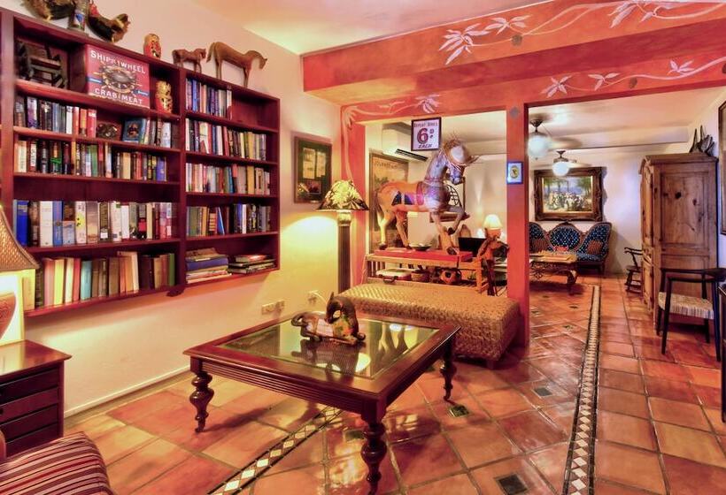 هتل Hacienda Tamarindo