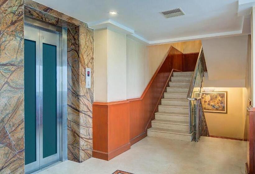 ホテル Metro Grand