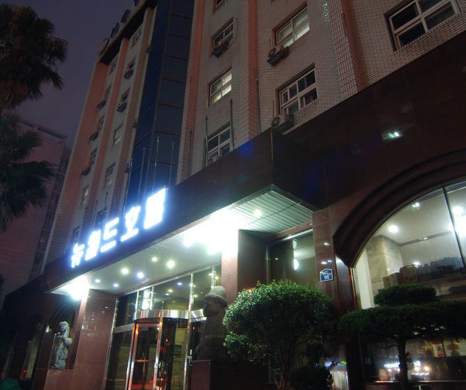 Hotel New World