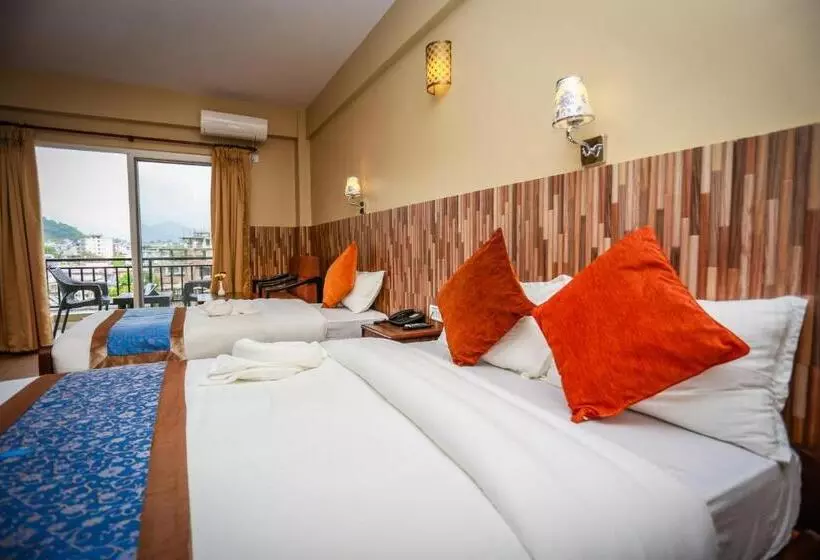 هتل Pokhara Choice Inn