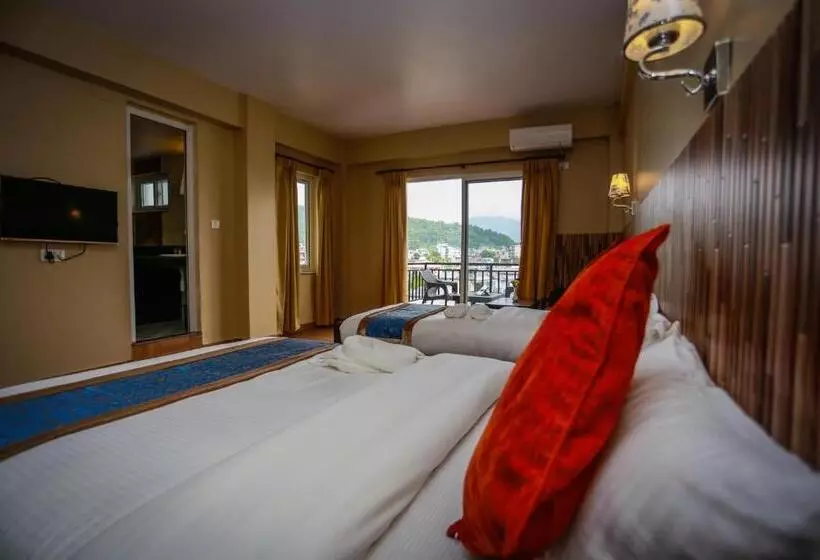 هتل Pokhara Choice Inn