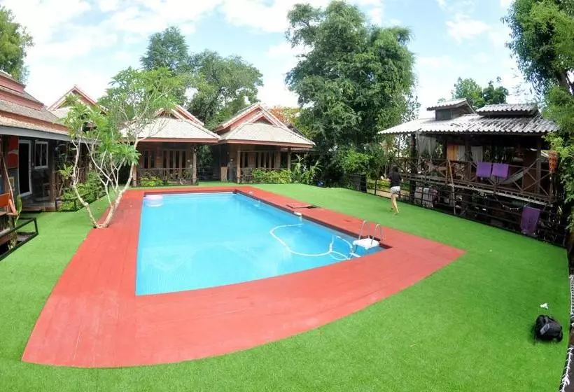 Отель Sawasdeepai River Resort