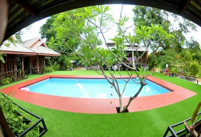 Отель Sawasdeepai River Resort