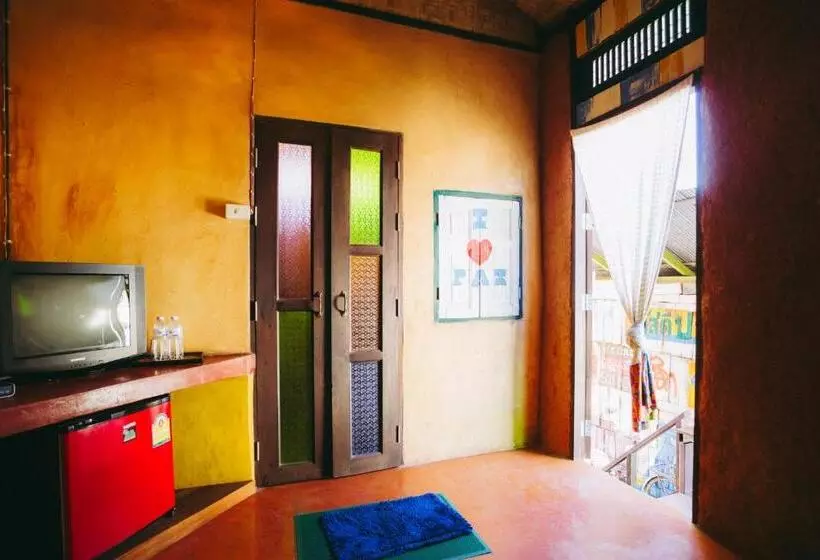 Отель Sawasdeepai River Resort