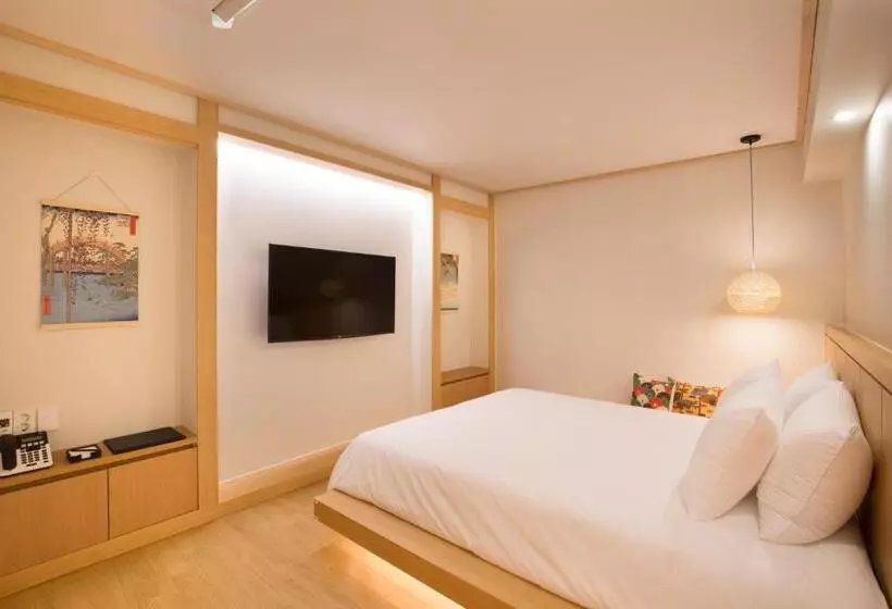 Отель Tomonoya Ryokan Geoje