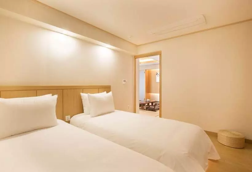 Отель Tomonoya Ryokan Geoje