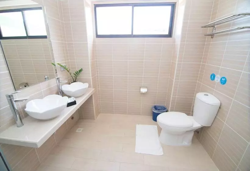 هتل We Travelers Inn