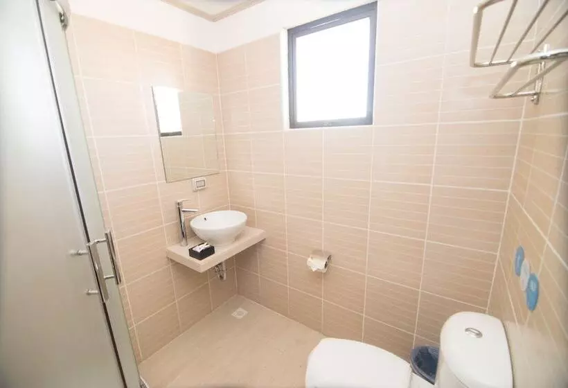 هتل We Travelers Inn