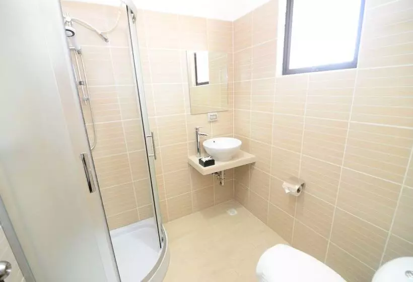 هتل We Travelers Inn