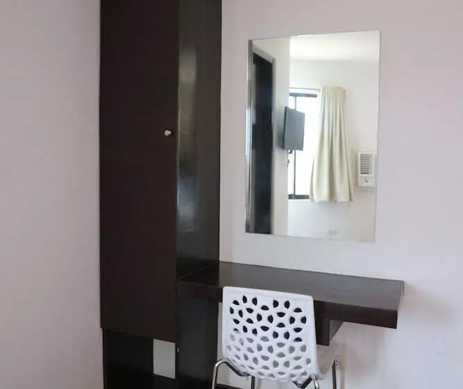 هتل We Travelers Inn