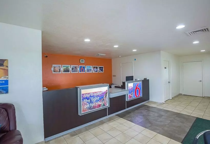 Motel 6 Madisonville, Tx