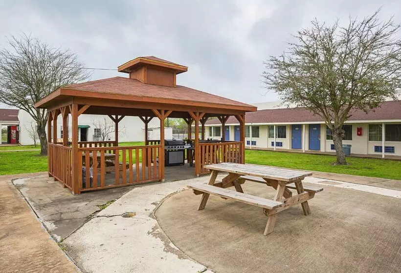 Motel 6 Madisonville, Tx