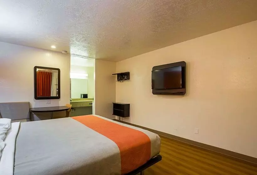 Motel 6 Madisonville, Tx
