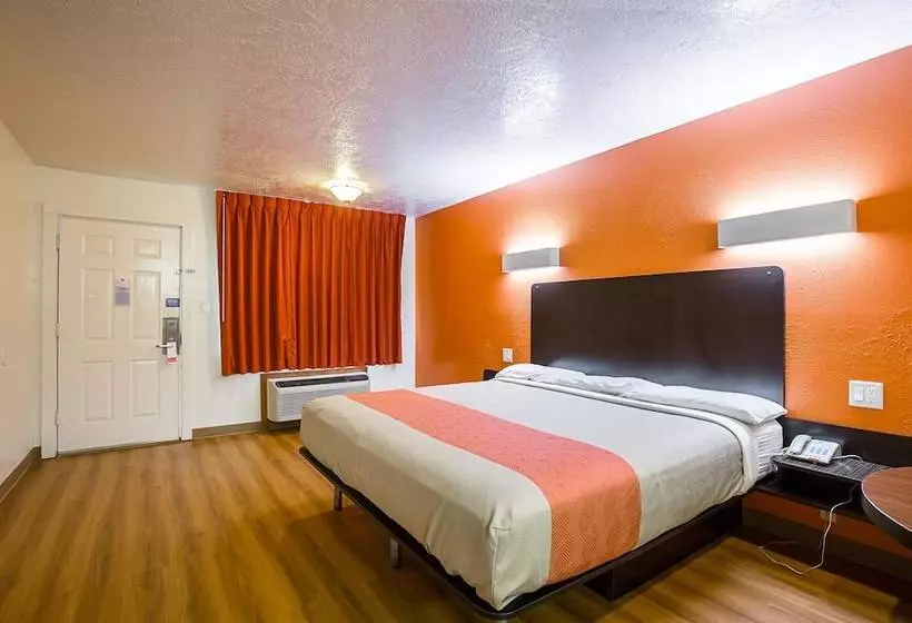 Motel 6 Madisonville, Tx