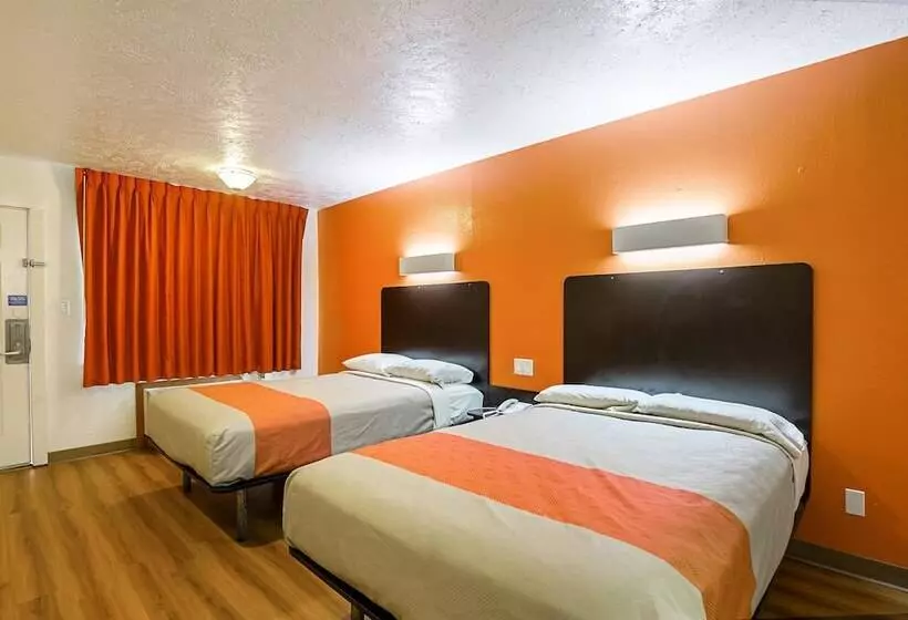 Motel 6 Madisonville, Tx
