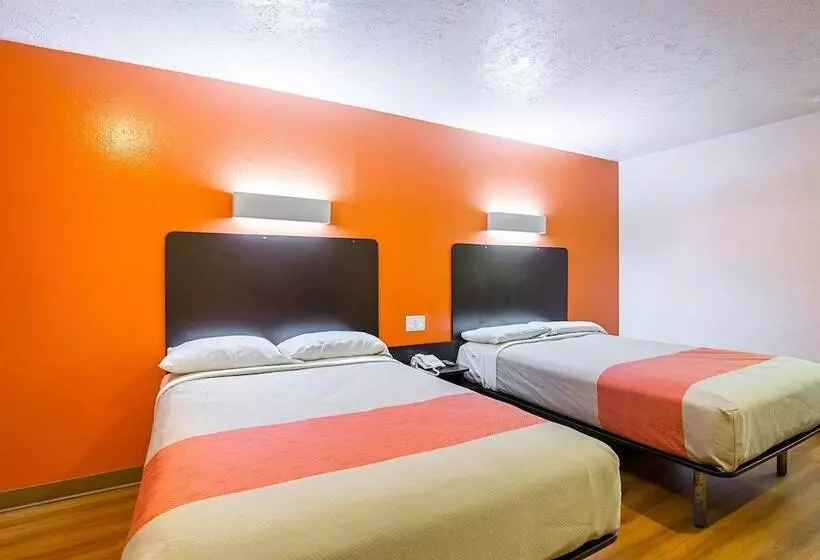 Motel 6 Madisonville, Tx