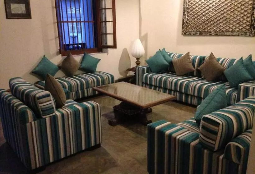 بنسيون Khalid S Guest House