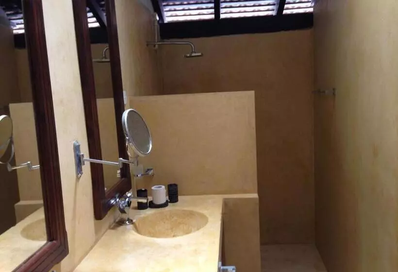 بنسيون Khalid S Guest House