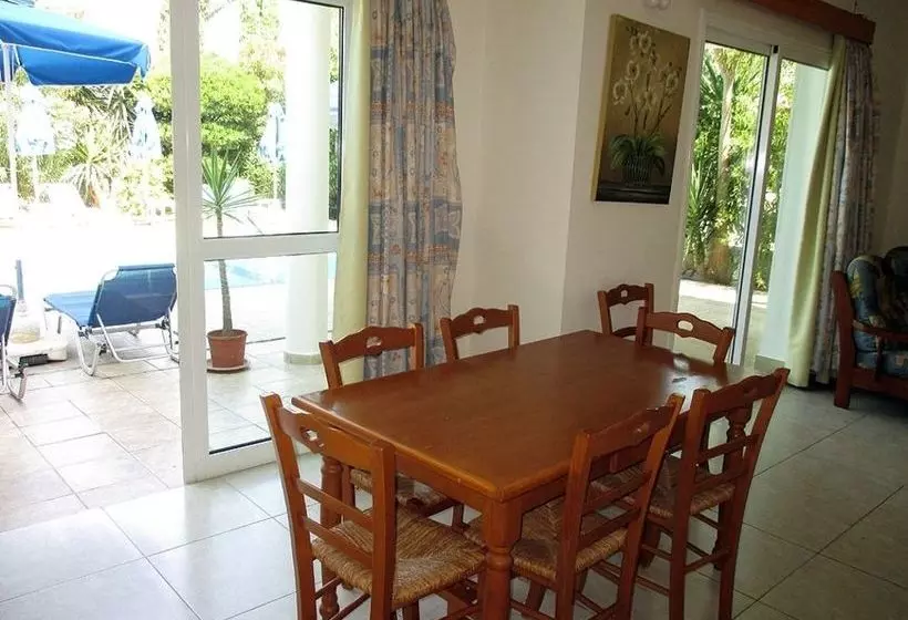 Rododafni Villas