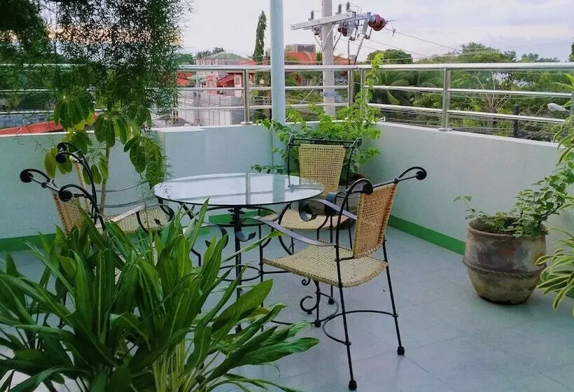 Bed and Breakfast Aurora 2013 Guest House