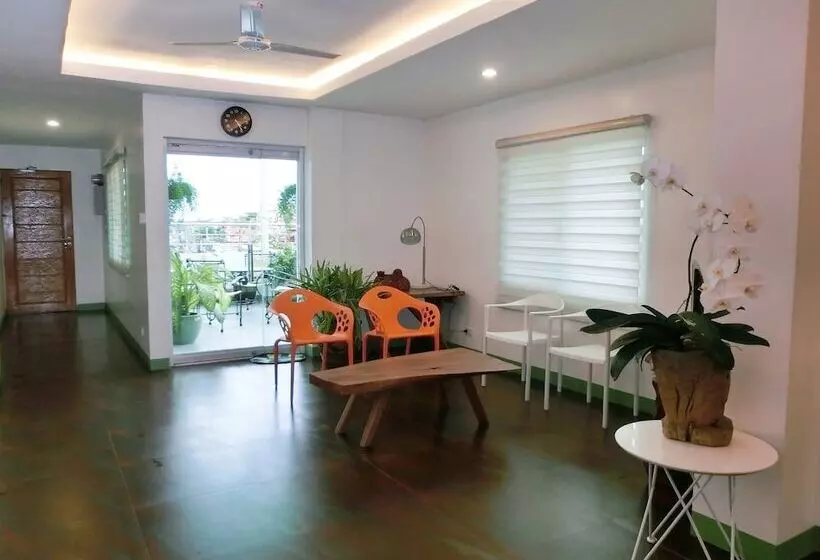 Bed and Breakfast Aurora 2013 Guest House