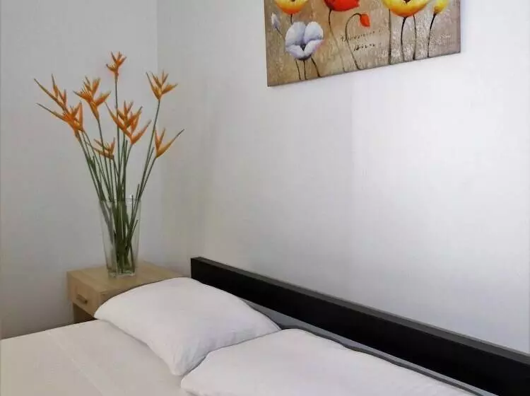 Bed and Breakfast Aurora 2013 Guest House