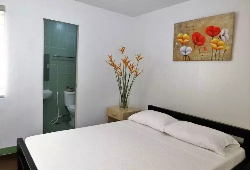 Bed and Breakfast Aurora 2013 Guest House