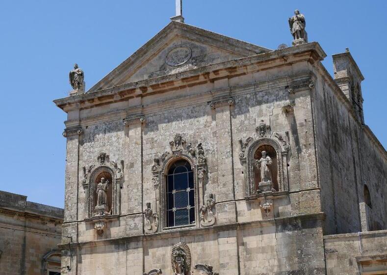 مبيت وإفطار Kalinifta Residence