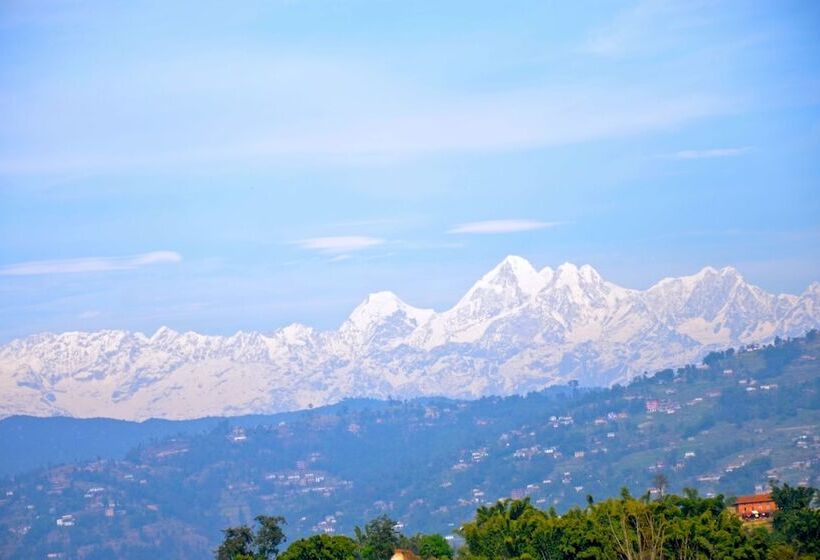 هتل Araniko Village Resort