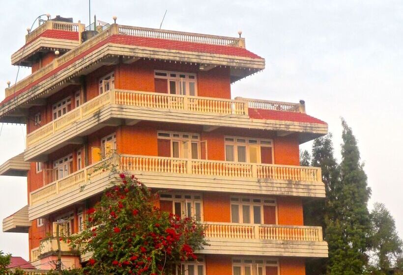 هتل Araniko Village Resort