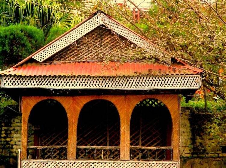 هتل Araniko Village Resort