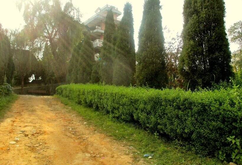 هتل Araniko Village Resort