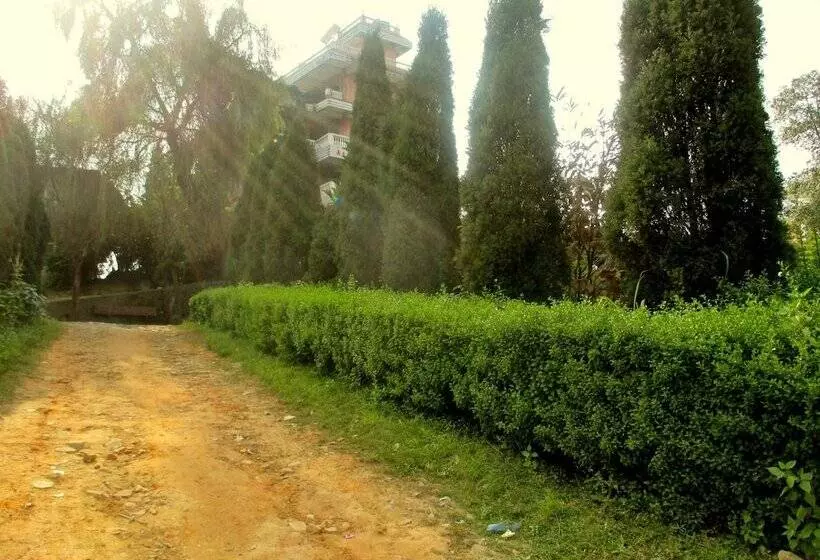 هتل Araniko Village Resort